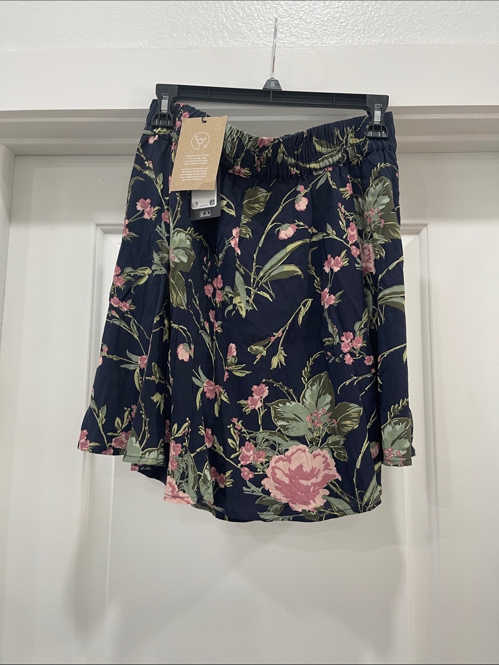Vero Moda Floral Mini SKATER Skirt NWT